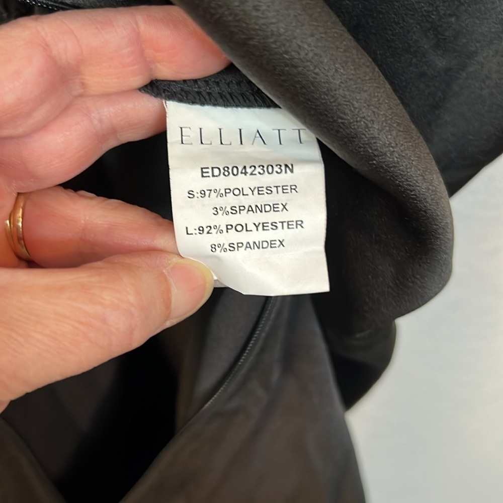 Elliatt Amari Satin Off The Shoulder Jumpsuit Size XS In Black - Picture 15 of 16